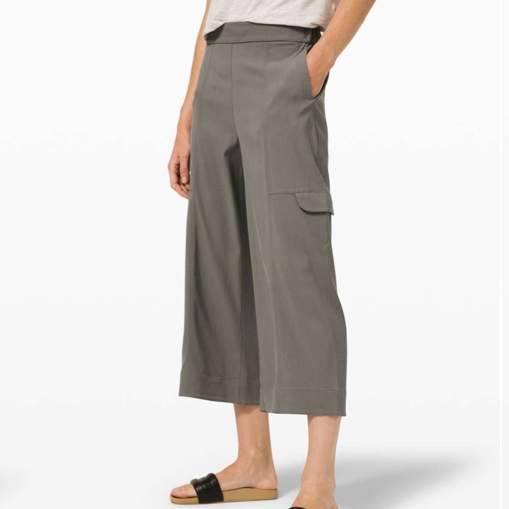 Lululemon Metropolis High Rise Crop